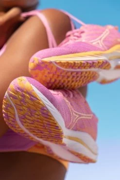 Mizuno Women's Wave Rider 26 Roxy Running Shoe 25 Mizuno Women's Wave Rider 26 Roxy Running Shoe -Mizuno Store 411386 6T00 16